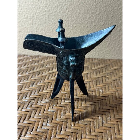 Antique Chinese Wine Cup Statue in Bronze Ritual Wine Vessel - Picture 4 of 7